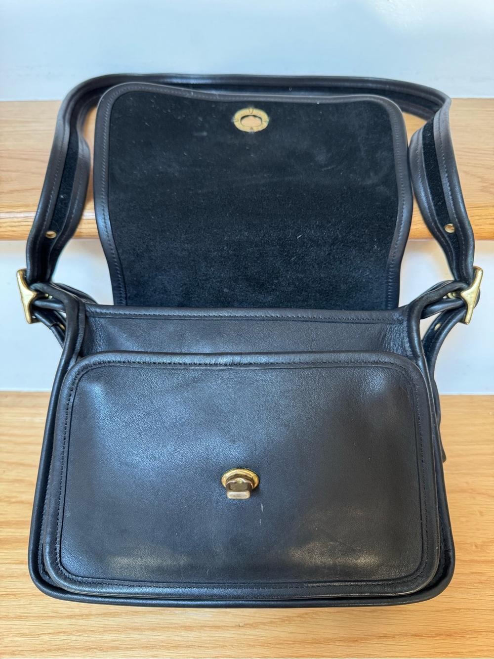 Vintage Coach Rambler’s Legacy 9061 Black Leather Bag from Costa Rica - Picture 7 of 11